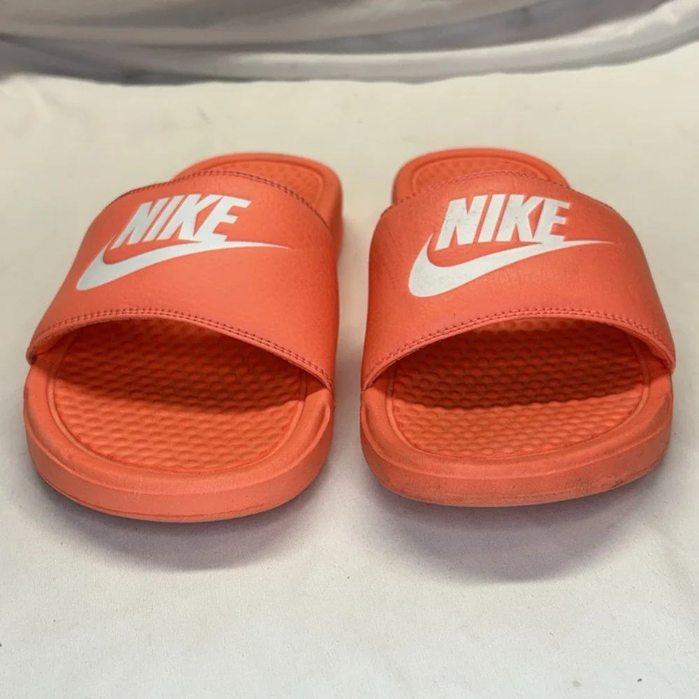 NIKE BENASSI JDI Womens Slides 343881-818 Size 8  EUR‎ 39 Mango White